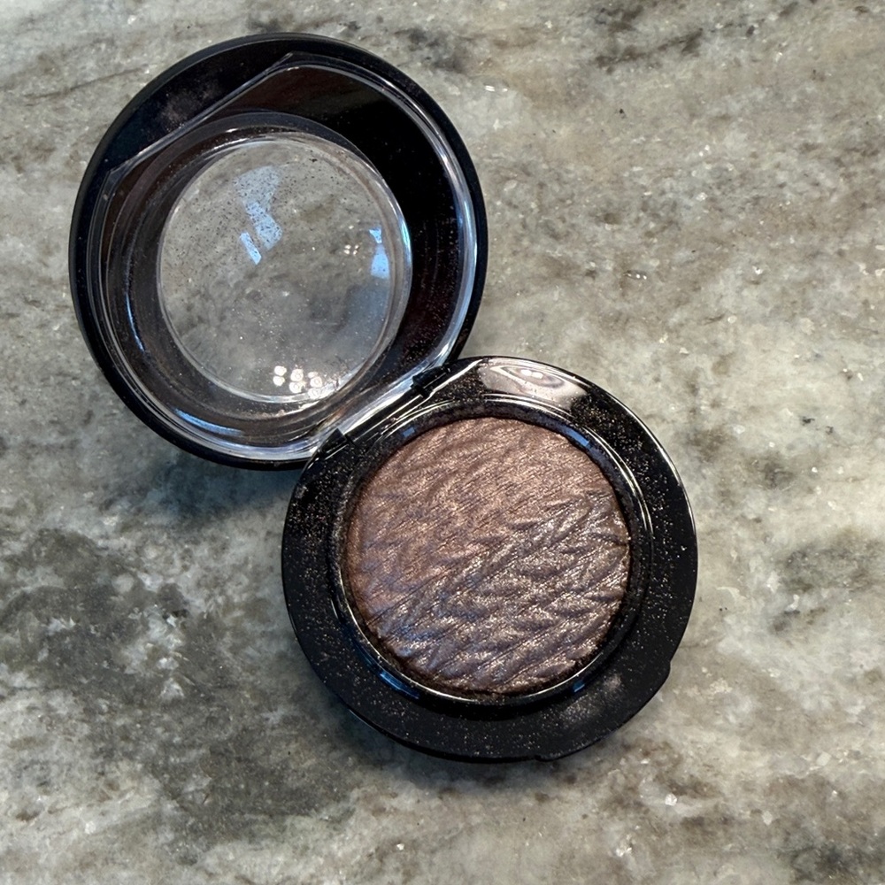 Mac mineralized eyeshadow force of nature